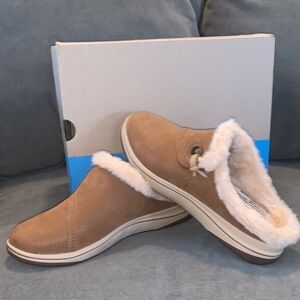 Women's Cloudsteppers Breeze Myth Round Toe Mules in Dark Tan Textile